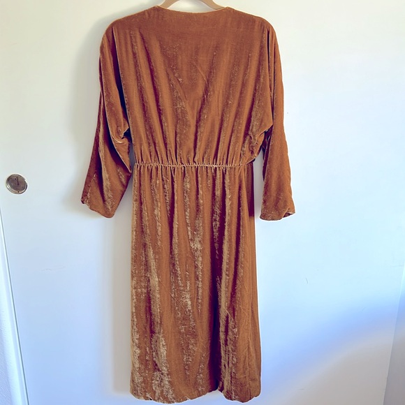 Mango Velvet Lined  Wrap Midi Dress US 6 Brooch Accent Button Orange Gold Color - Picture 5 of 10